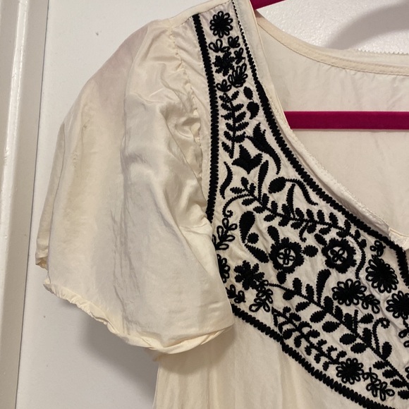 Top Classic Embroidered - Picture 2 of 8